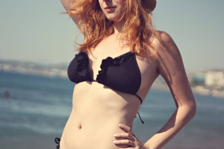 czarne bikini jaki kostium na plażę