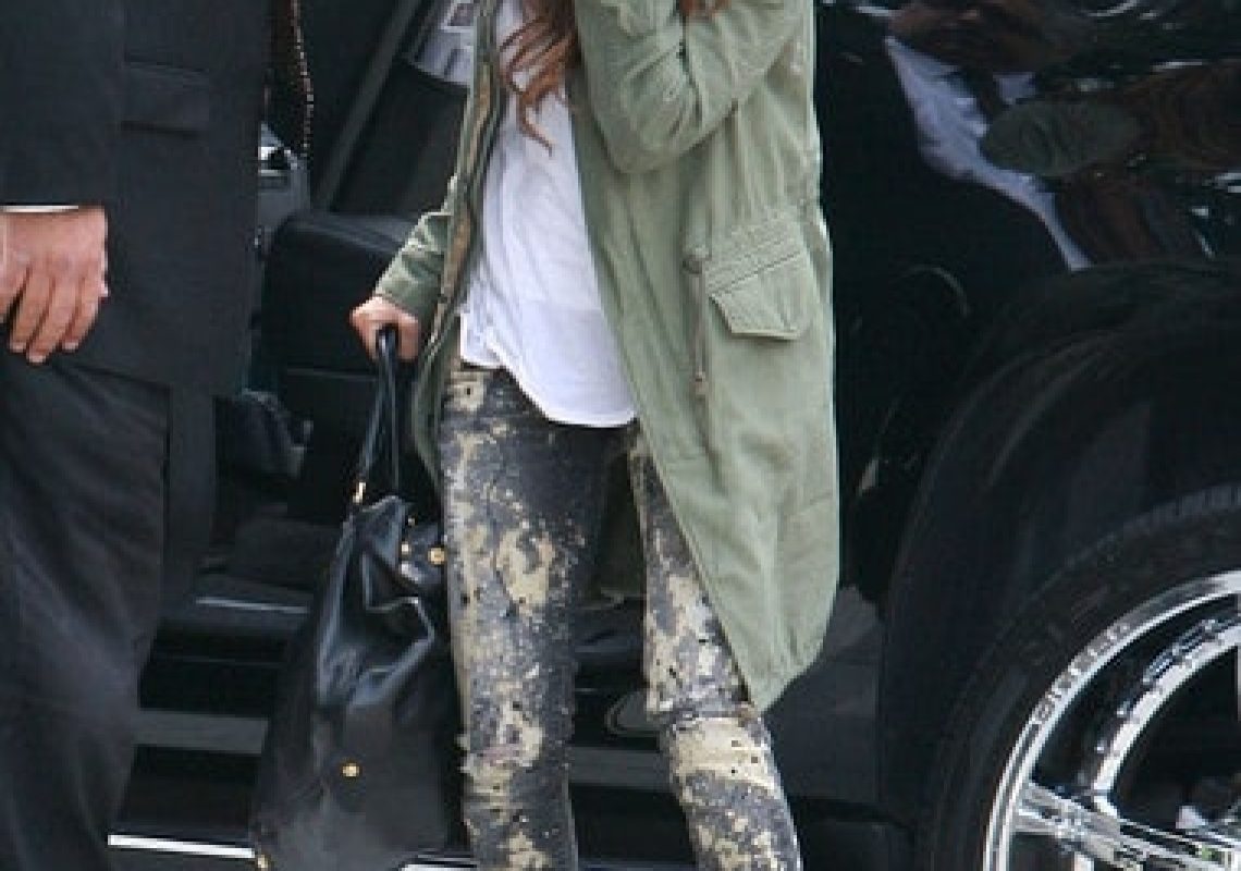 Ashley-Tisdale-Returning-Home-After-Doing-F3-us5Kx-mZl