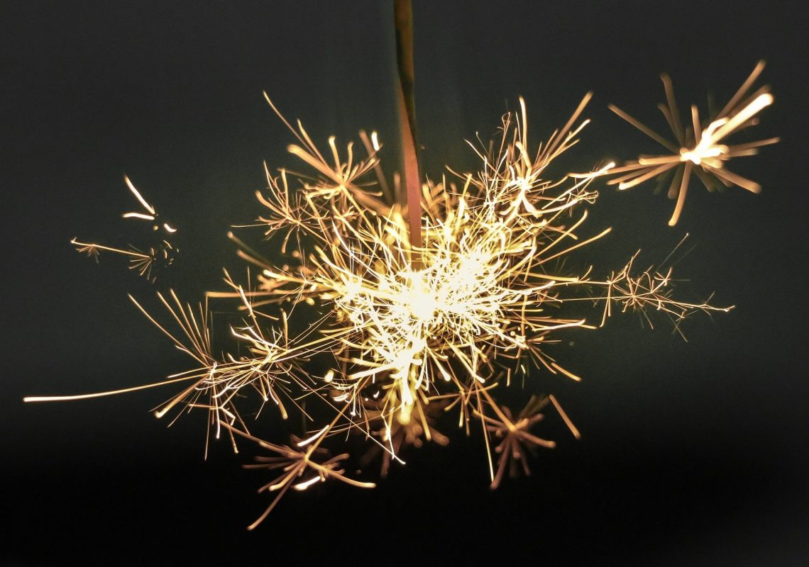 sparkler-918836_1920